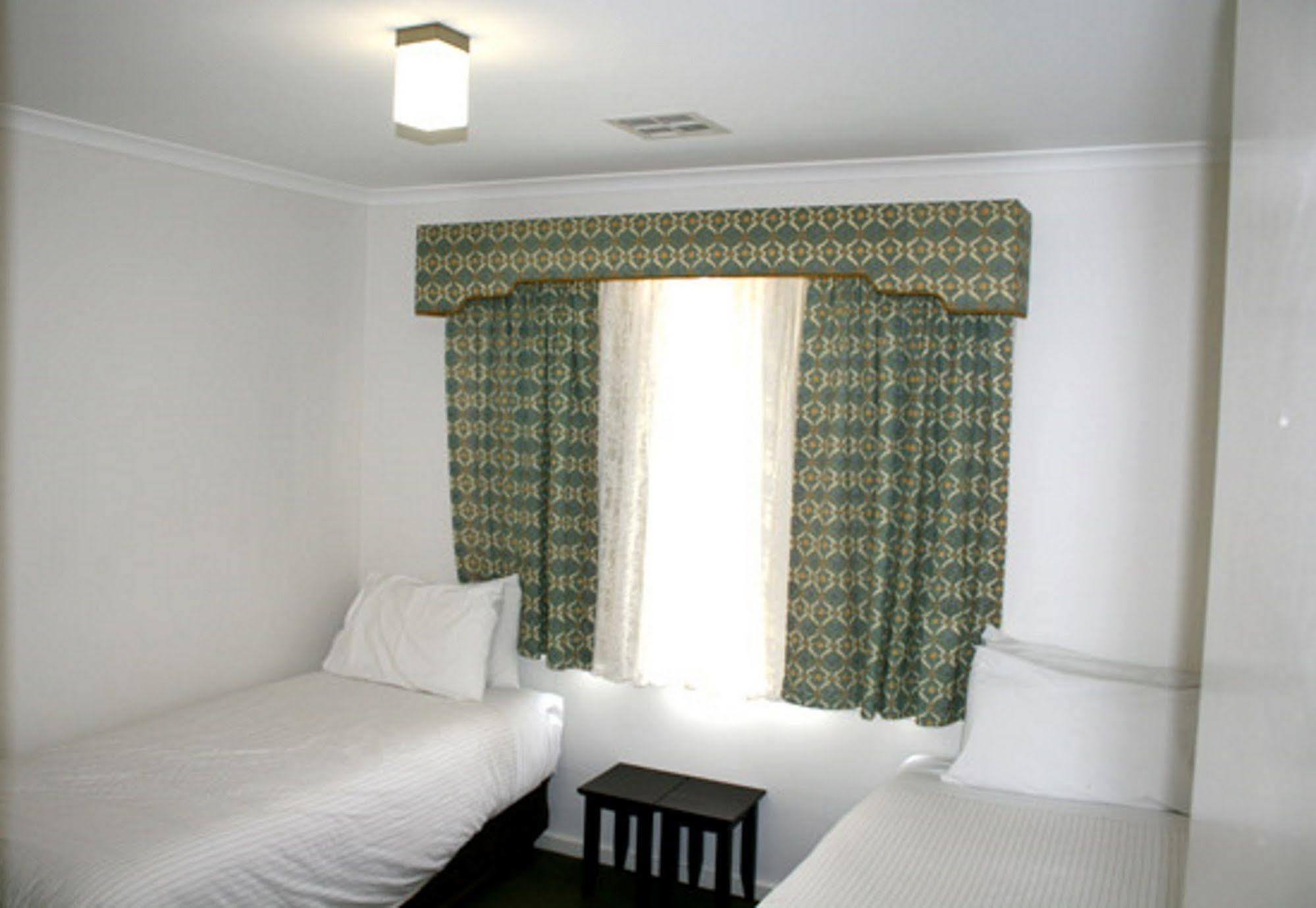 Grand Manor Motor Inn Queanbeyan Dış mekan fotoğraf