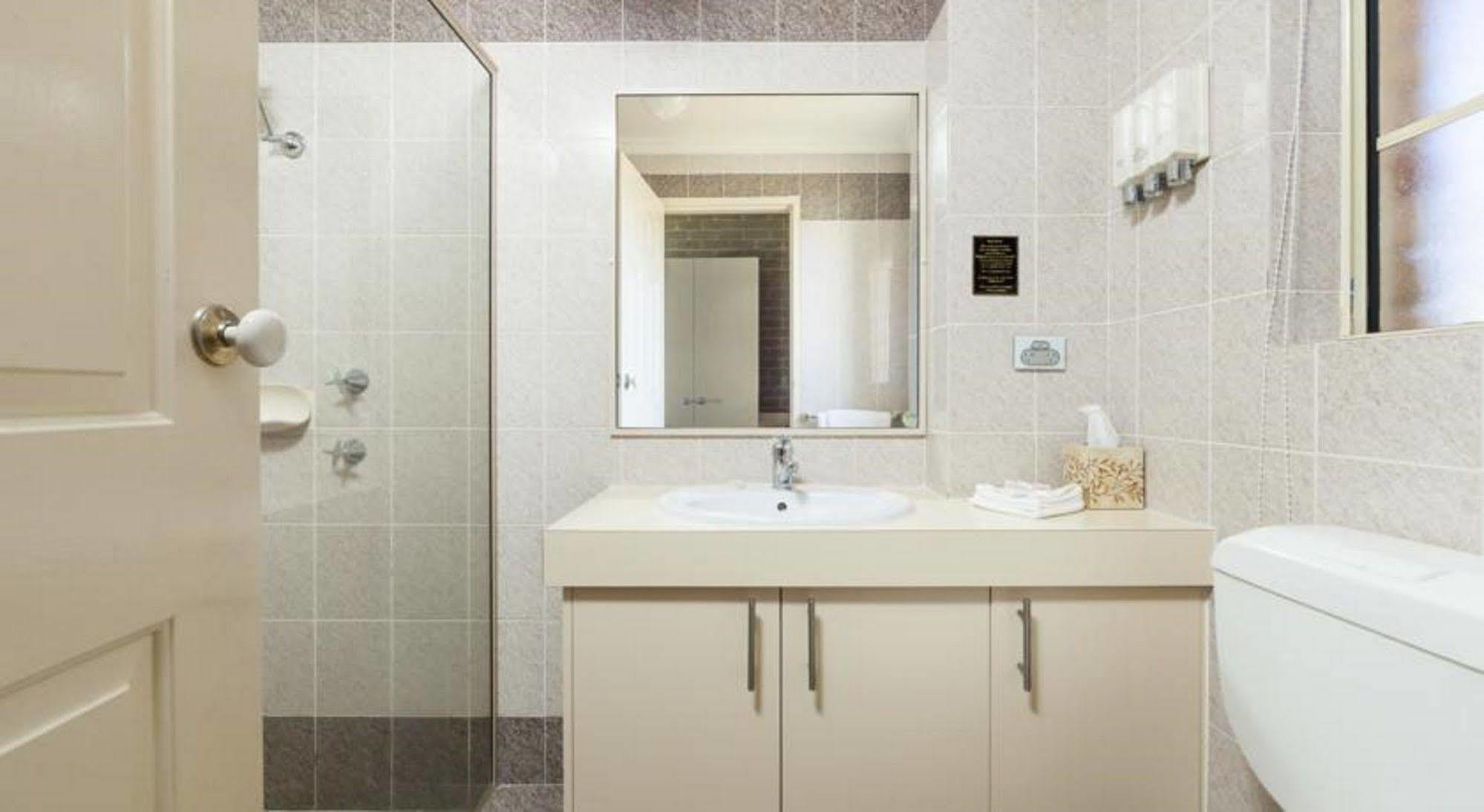 Grand Manor Motor Inn Queanbeyan Dış mekan fotoğraf